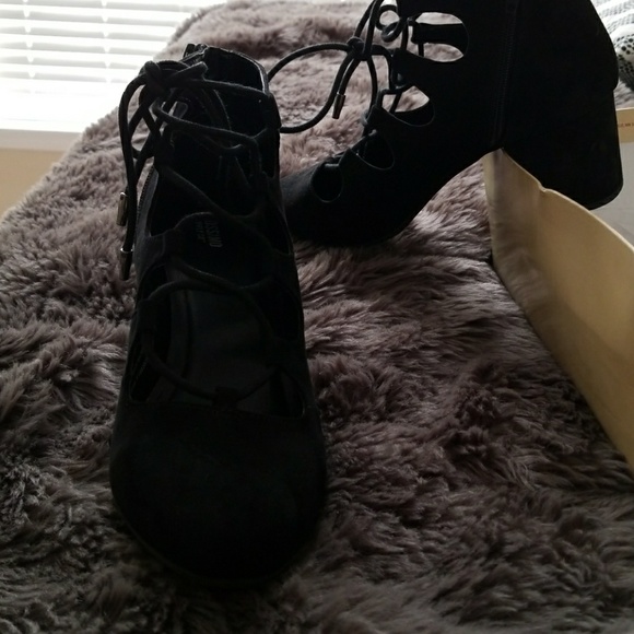 Shoes - Picture 3 of 3